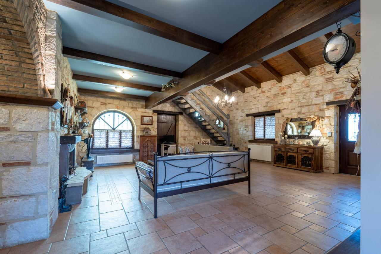 Art House Kato Yerakarion